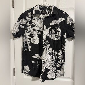Men’s Black & White Floral Short-Sleeve Shirt